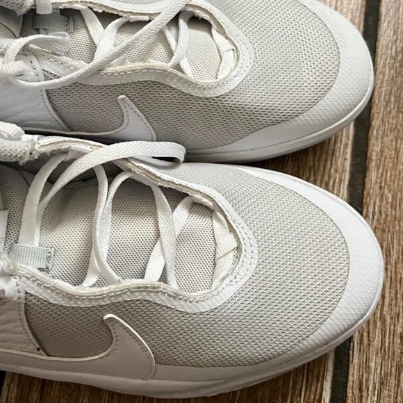 Nike Team Hustle D 10 (Big Kid) | size 5 - Picture 4 of 5